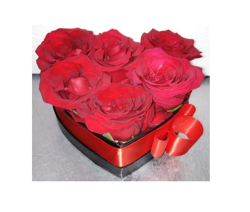 6 Rosas en Caja Corazn 